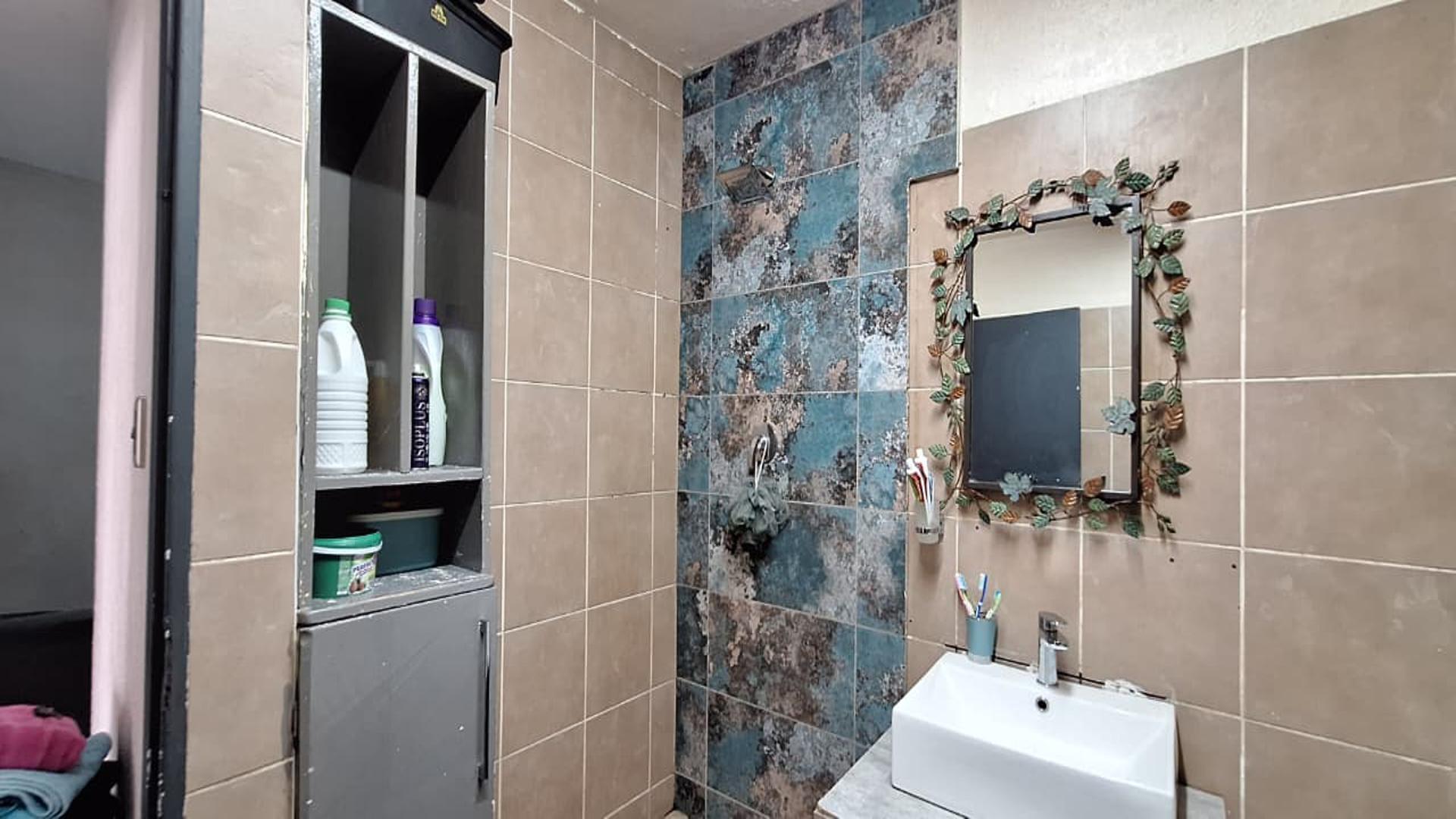 Bed Room 1 - 16 square meters of property in Edenvale