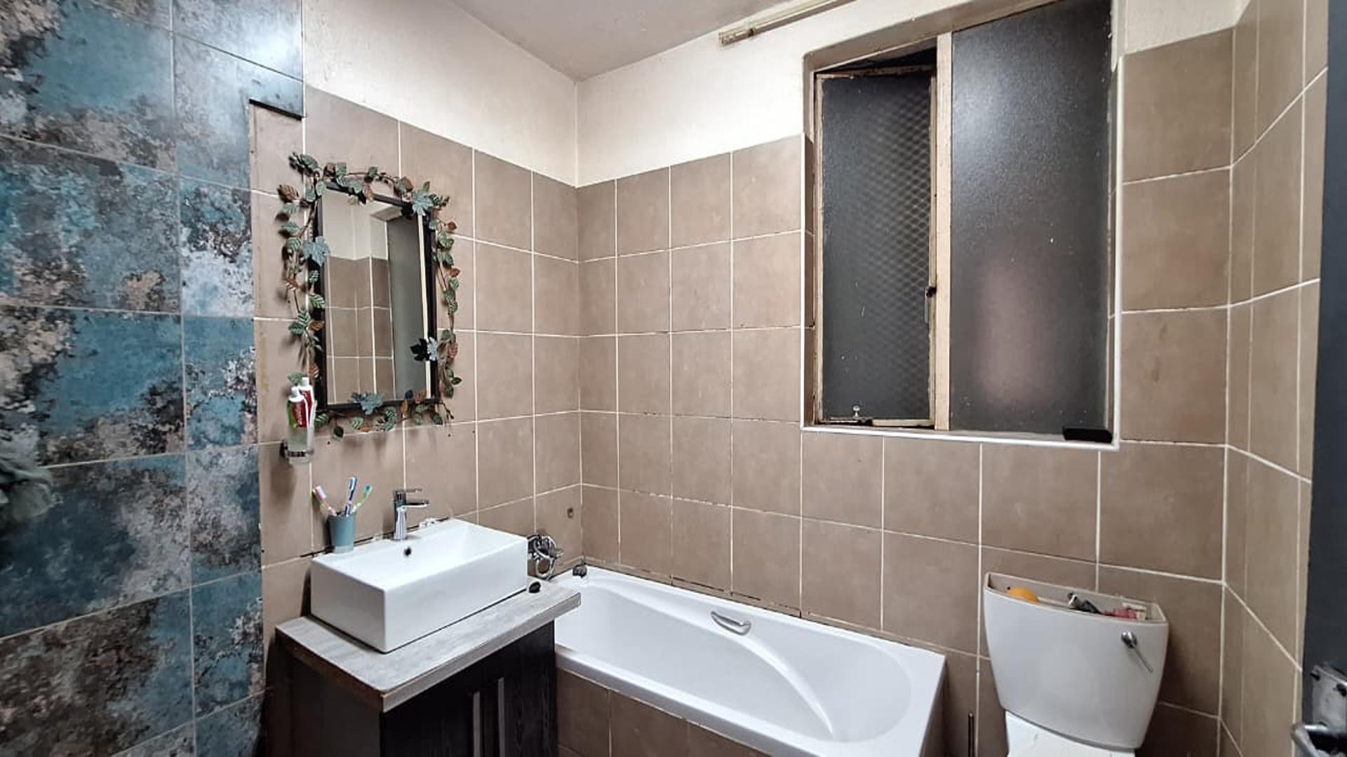 Bed Room 1 - 16 square meters of property in Edenvale