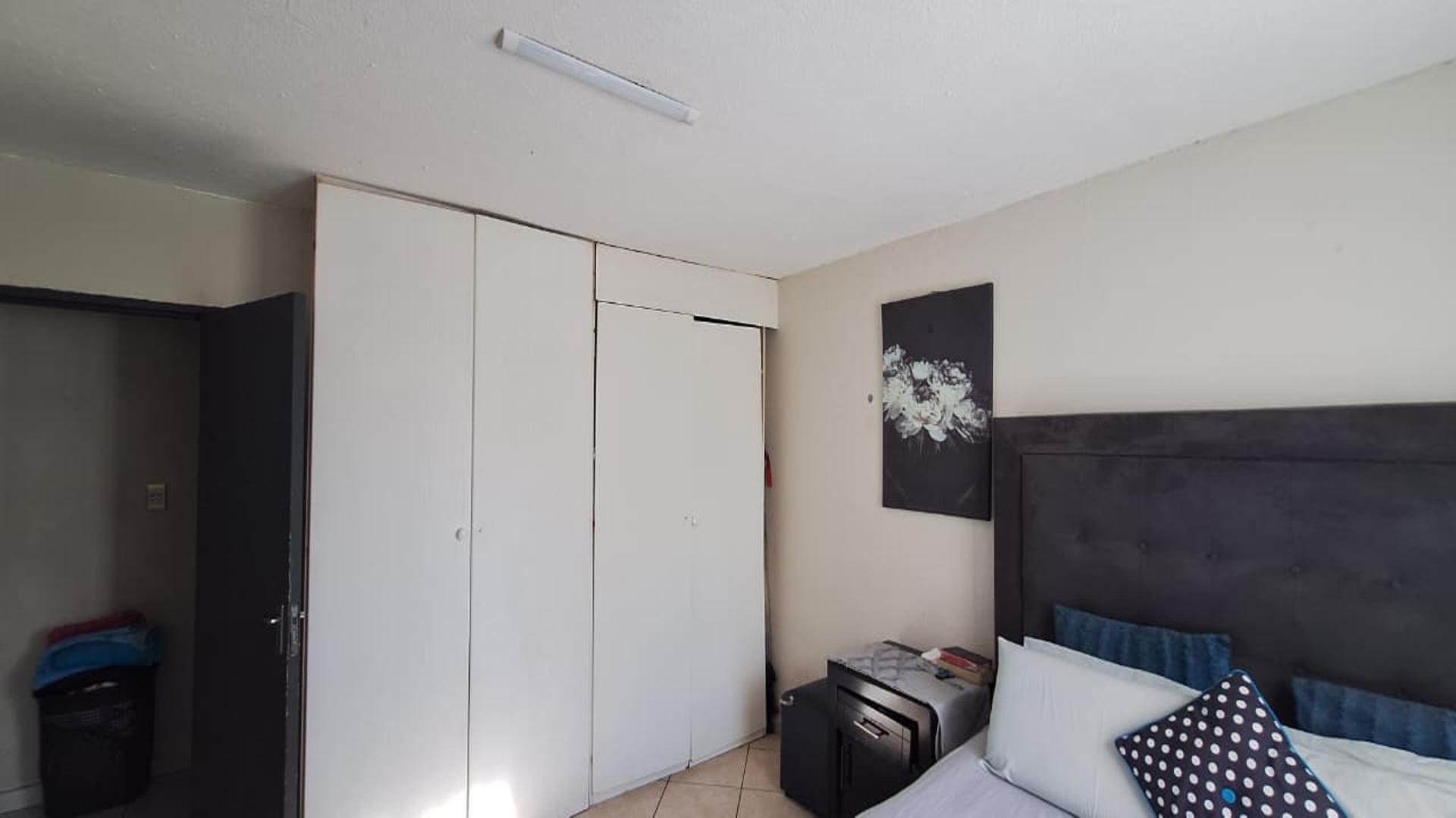 Bed Room 1 - 16 square meters of property in Edenvale