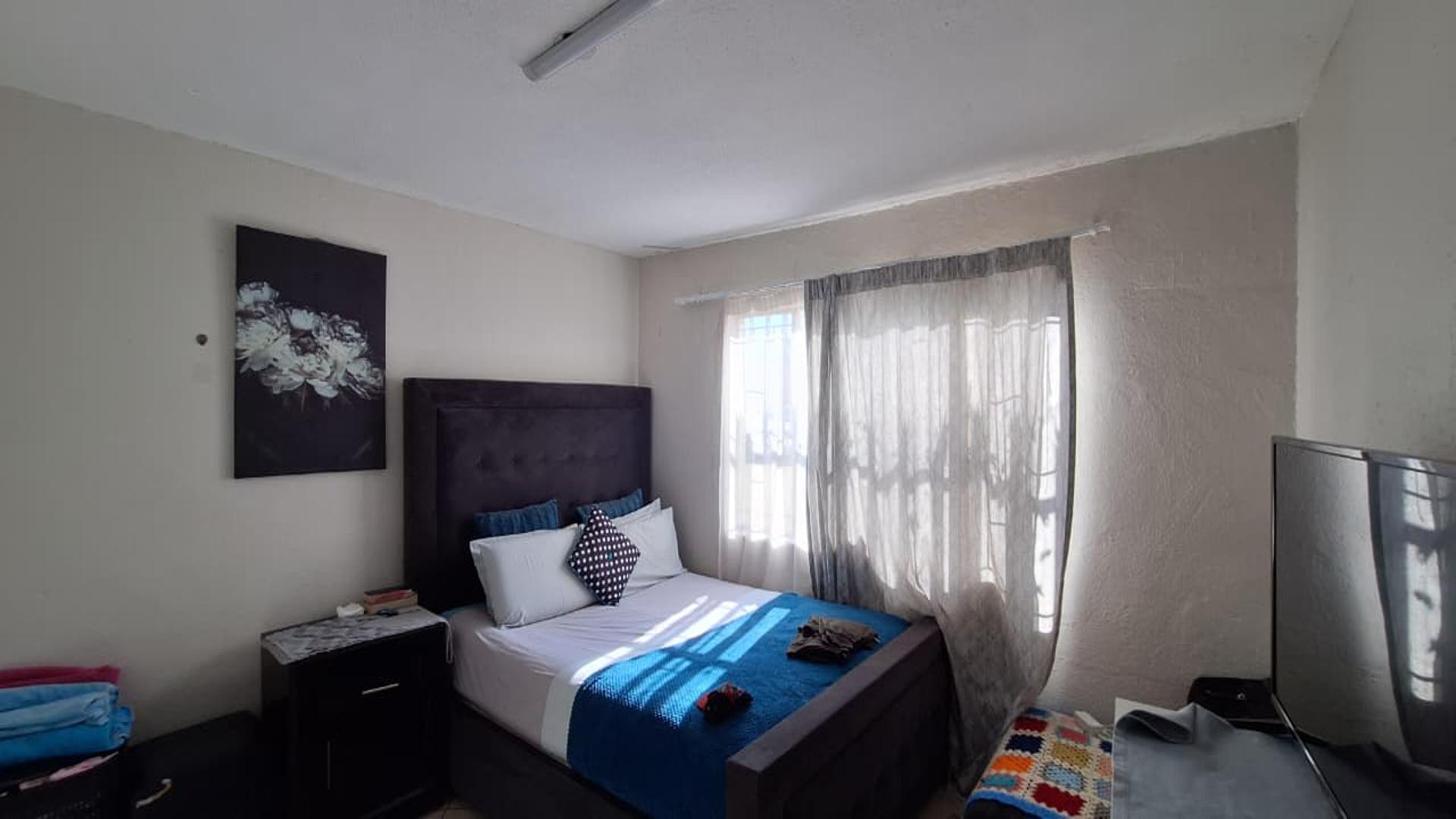 Bed Room 1 - 16 square meters of property in Edenvale