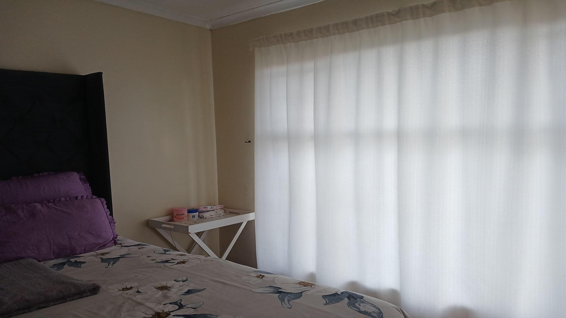 Bed Room 1 - 13 square meters of property in Norkem park