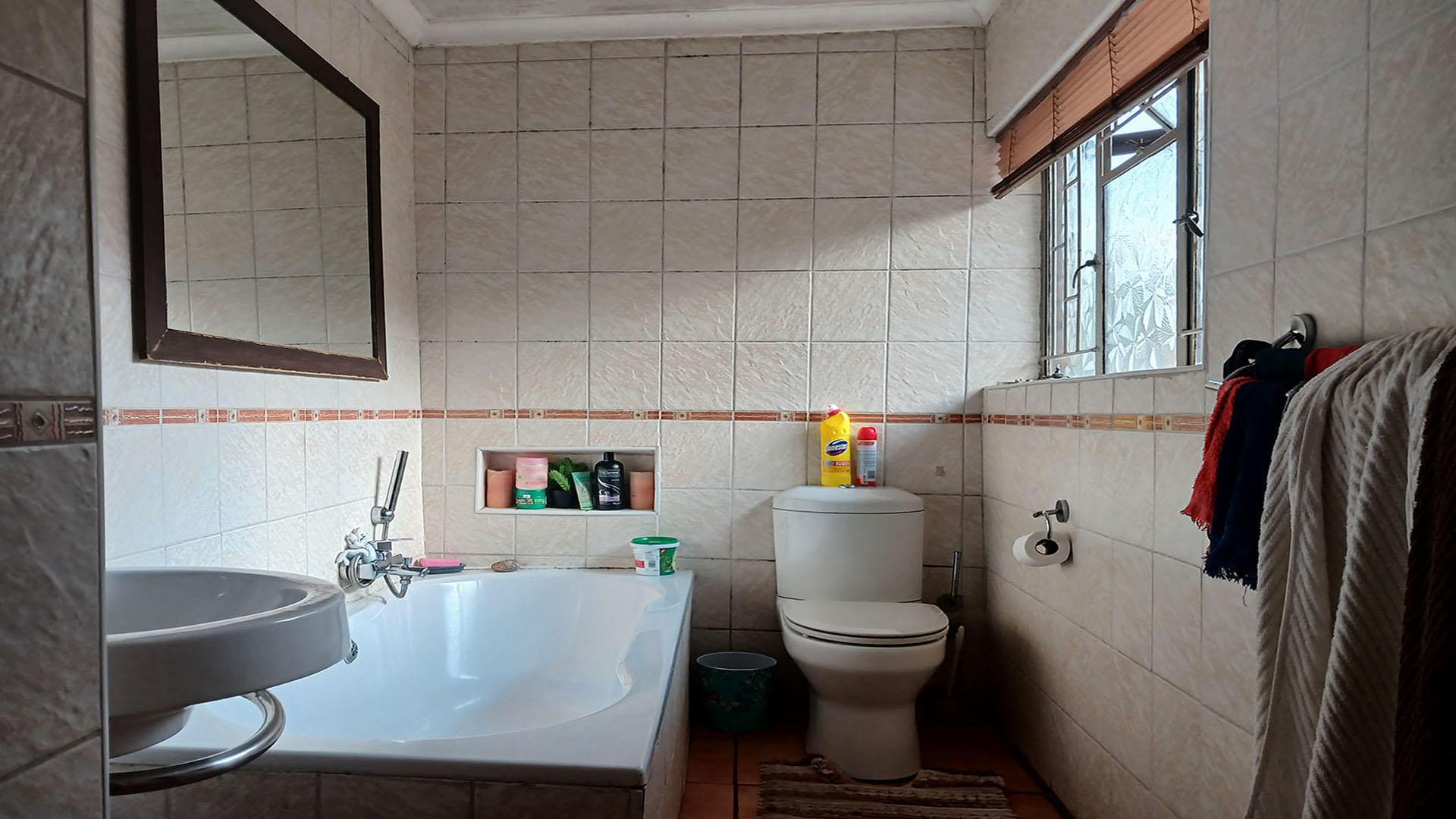 Bathroom 1 - 7 square meters of property in Norkem park