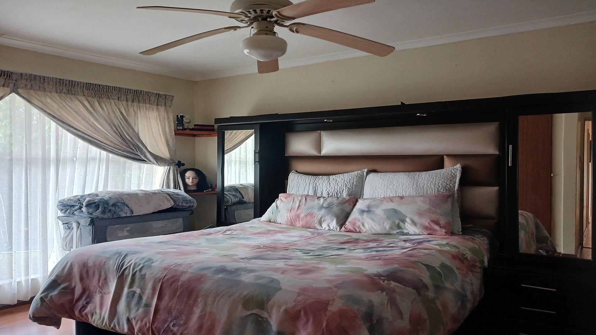 Main Bedroom - 22 square meters of property in Norkem park