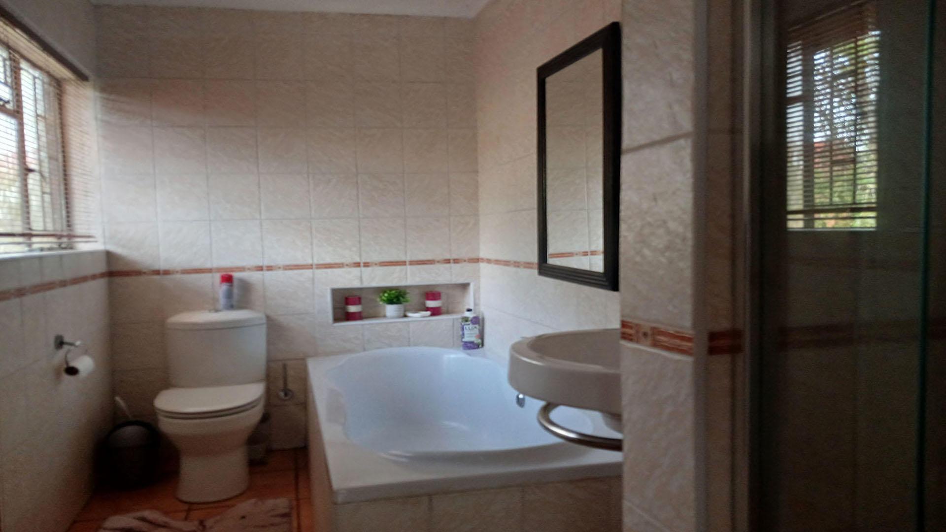 Main Bathroom - 8 square meters of property in Norkem park