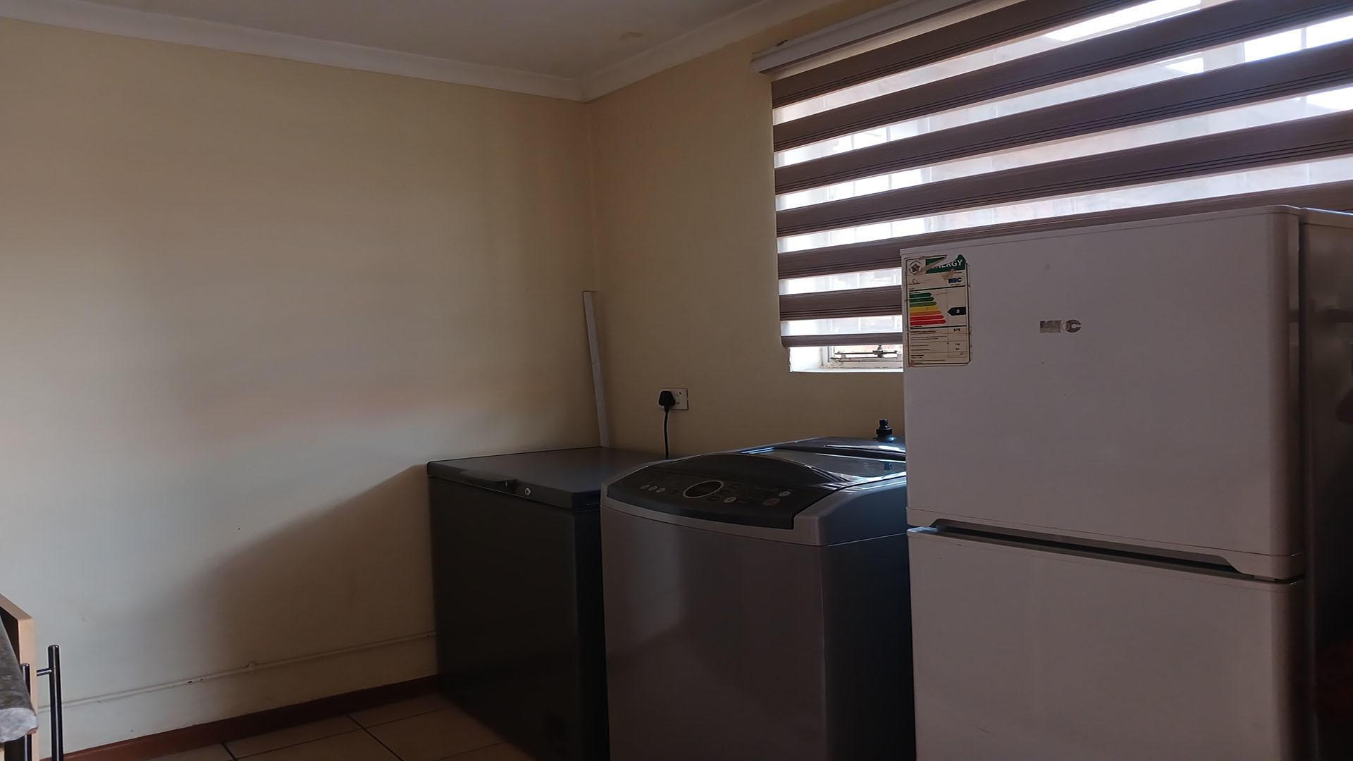 Kitchen - 33 square meters of property in Norkem park