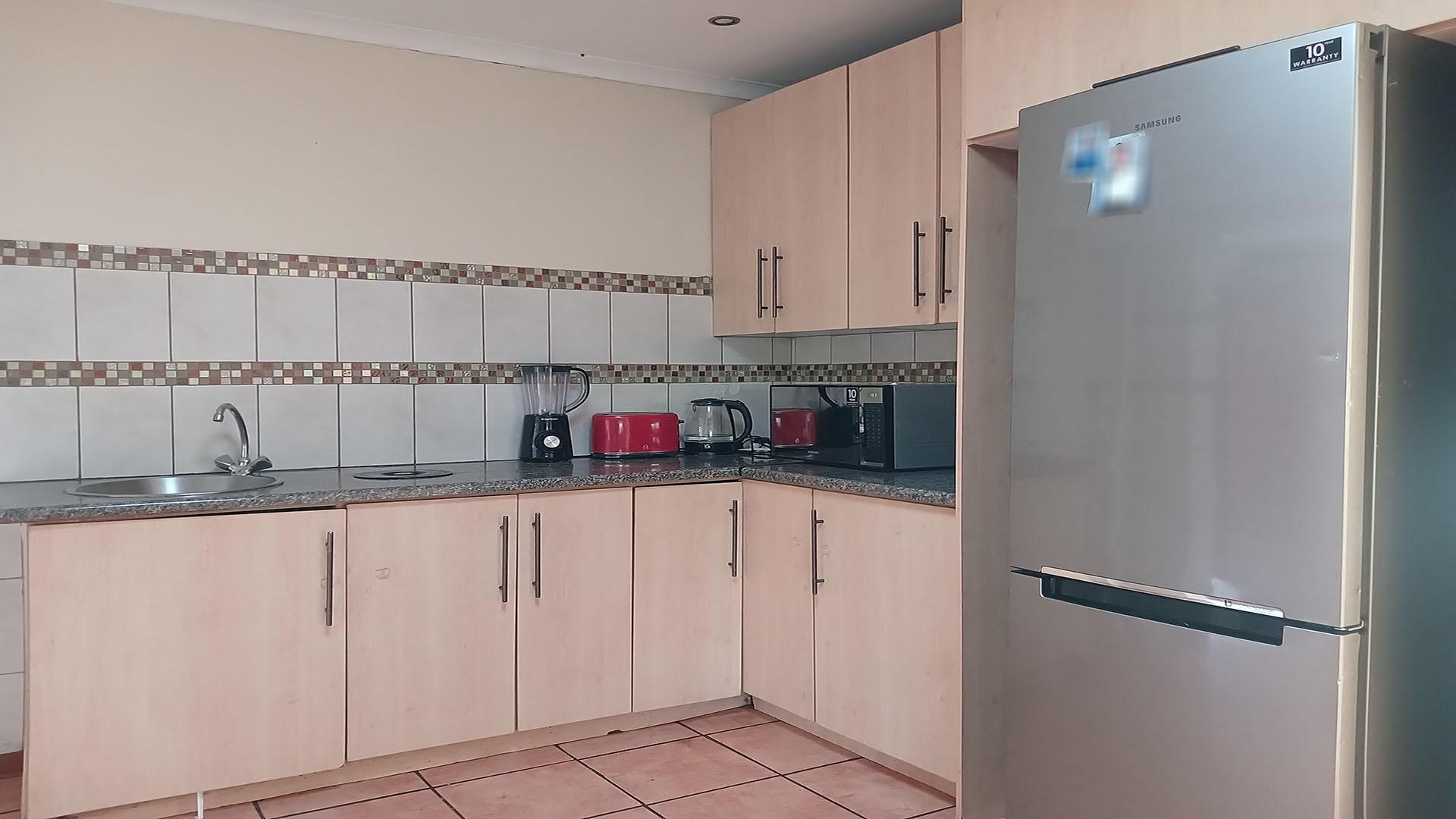 Kitchen - 33 square meters of property in Norkem park