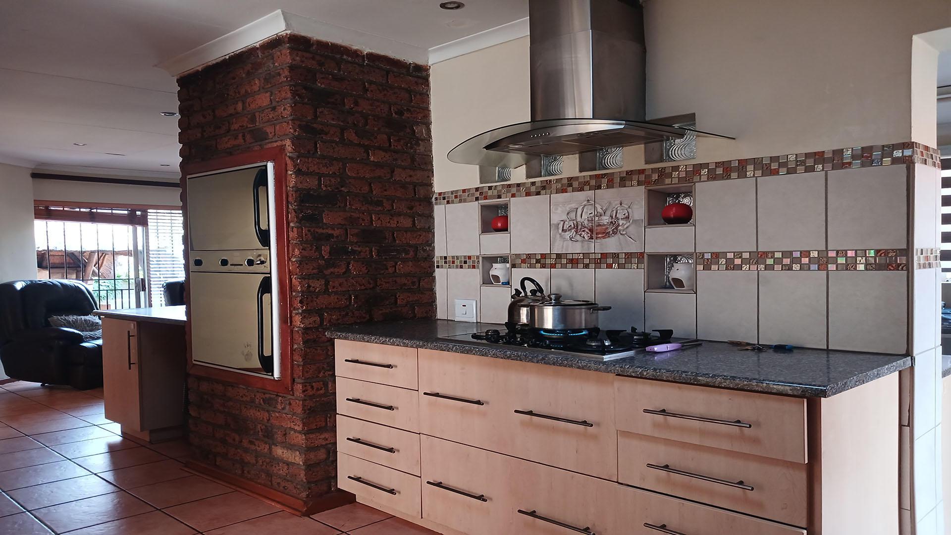 Kitchen - 33 square meters of property in Norkem park
