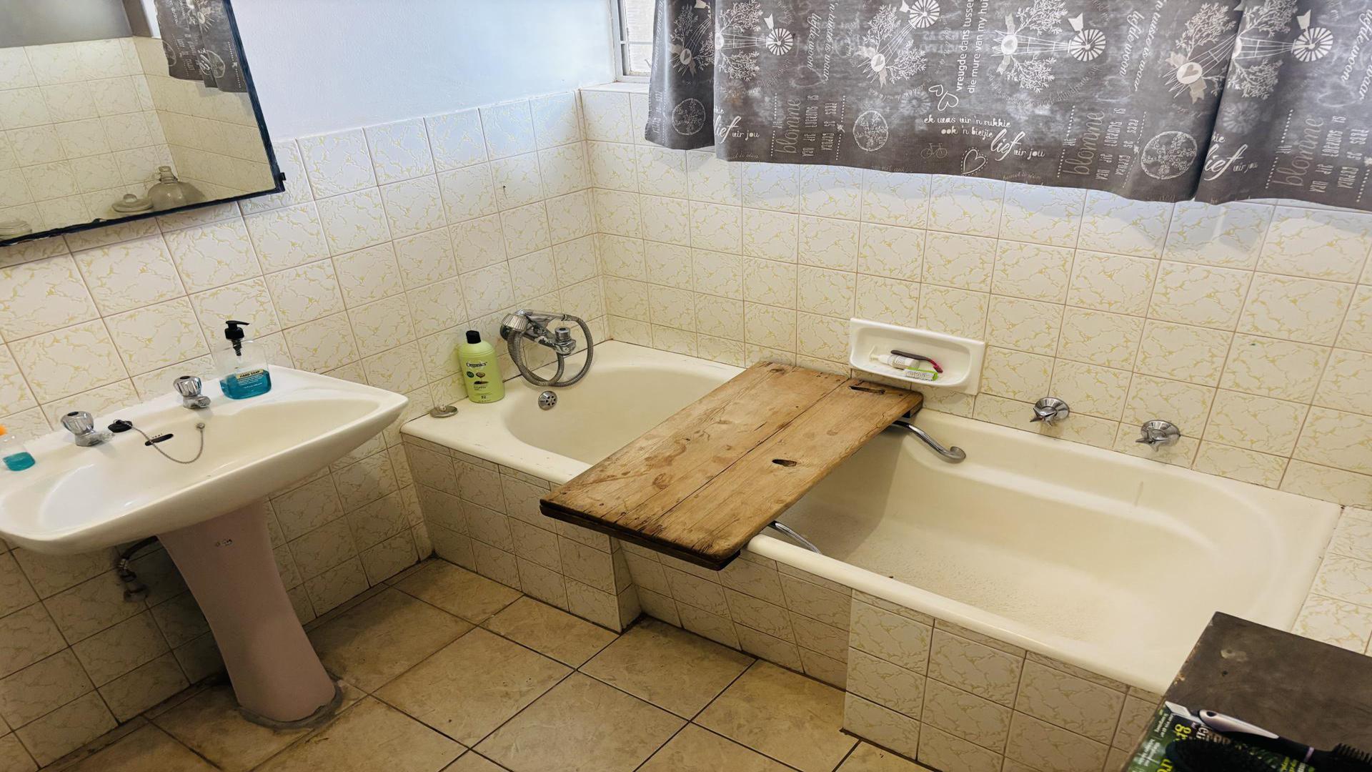 Bathroom 2 of property in Impala Park (Mokopane)