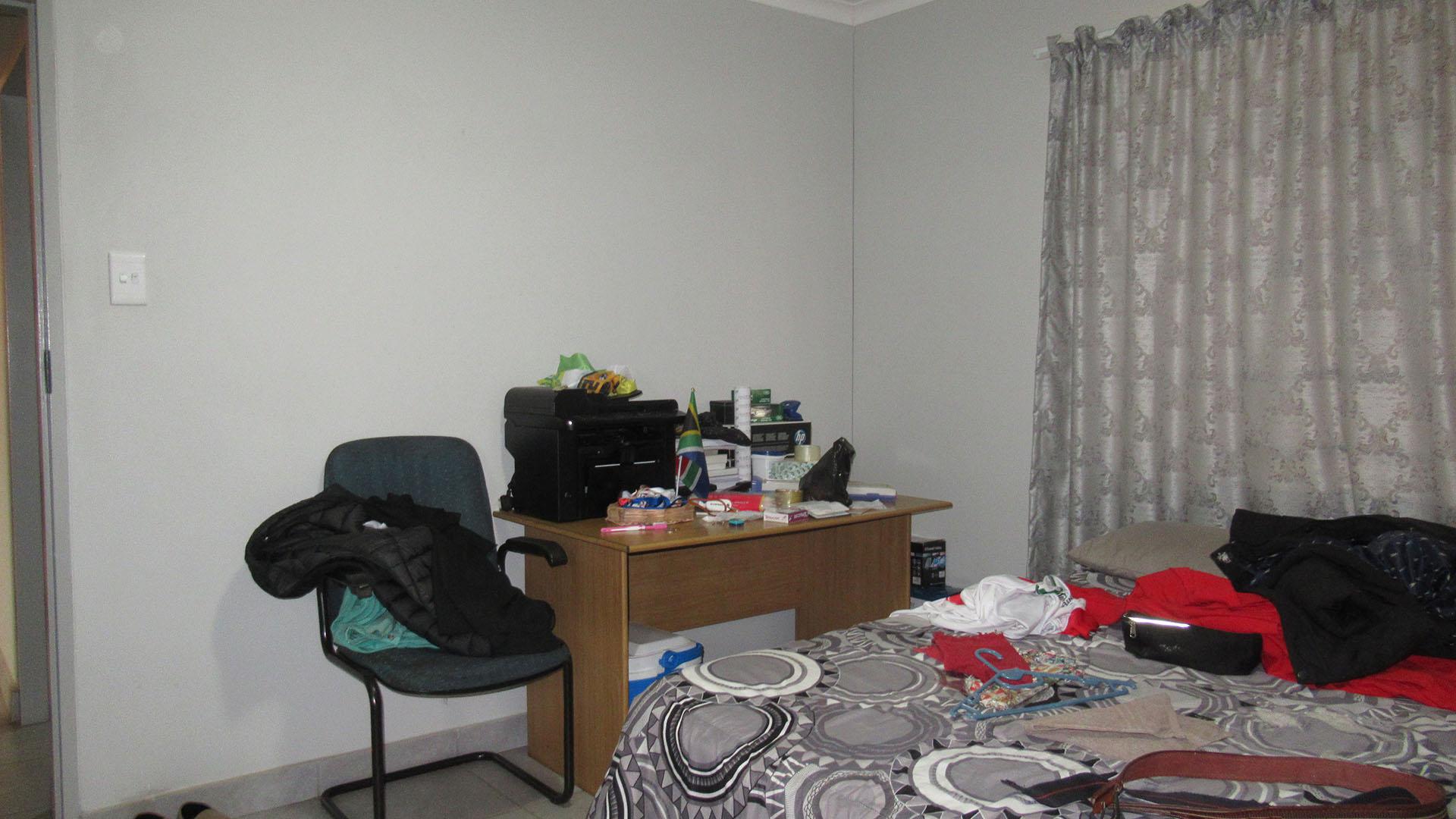 Main Bedroom - 16 square meters of property in Sky City