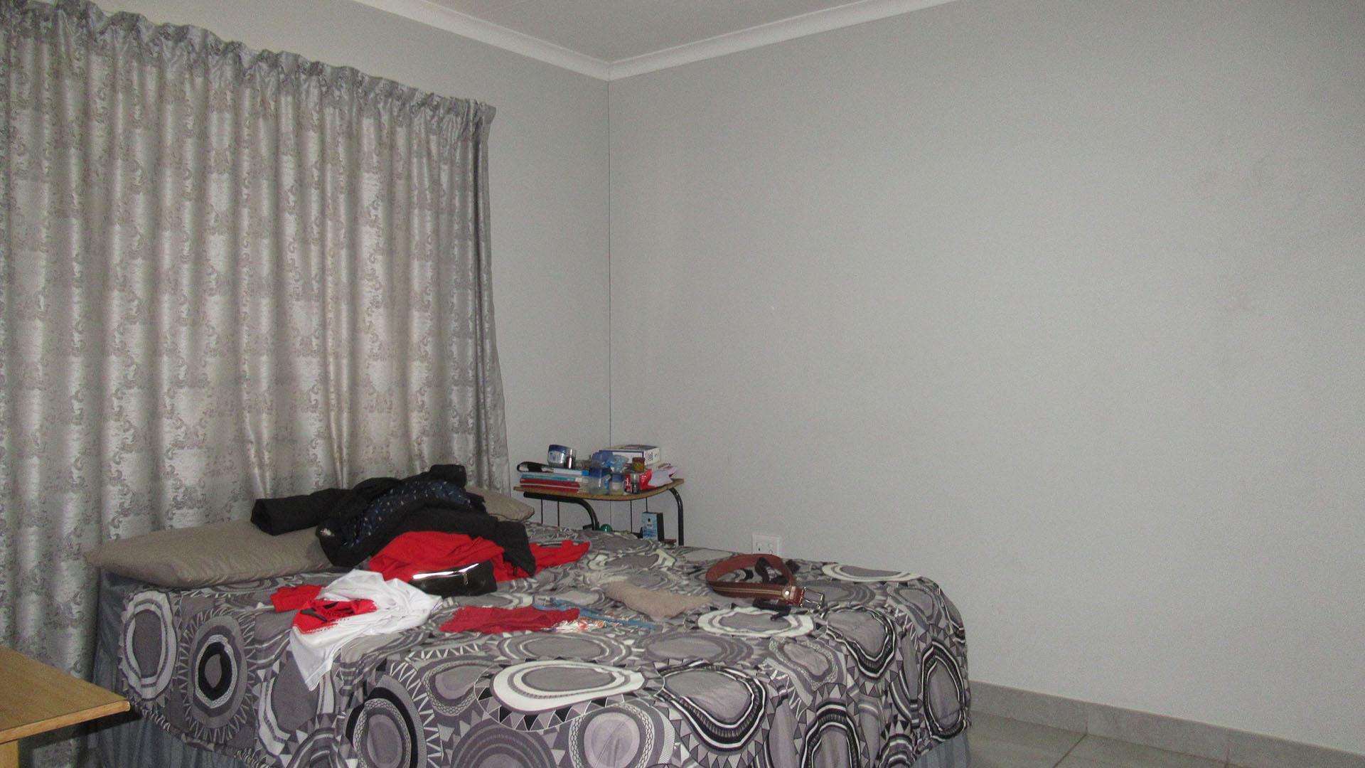 Main Bedroom - 16 square meters of property in Sky City