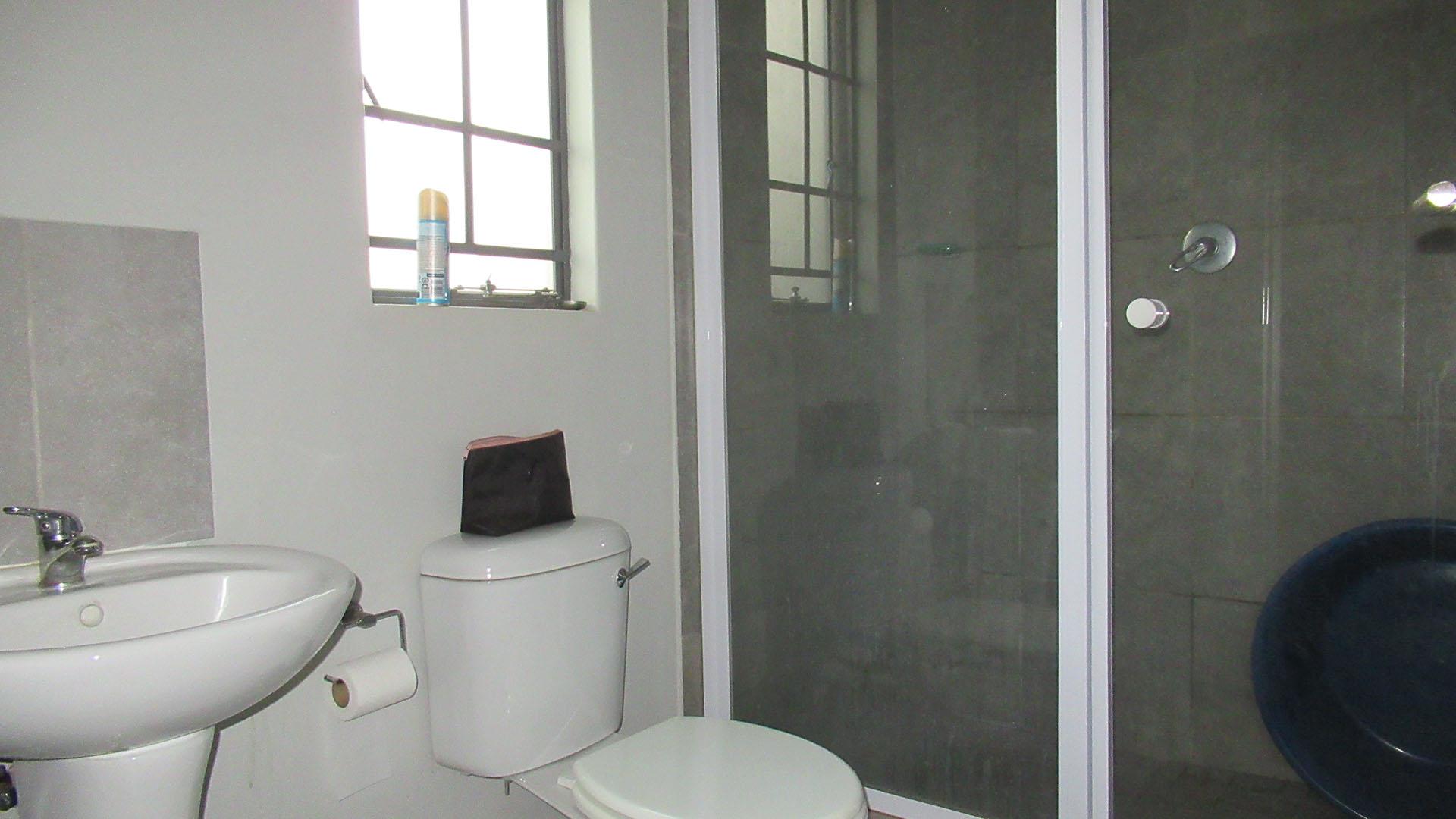 Main Bathroom - 5 square meters of property in Sky City