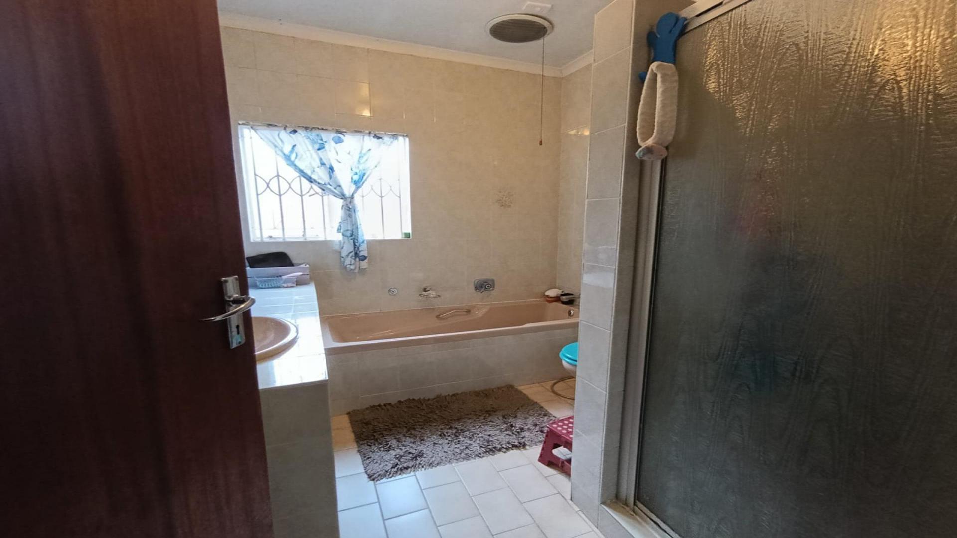Bathroom 1 of property in Witfield