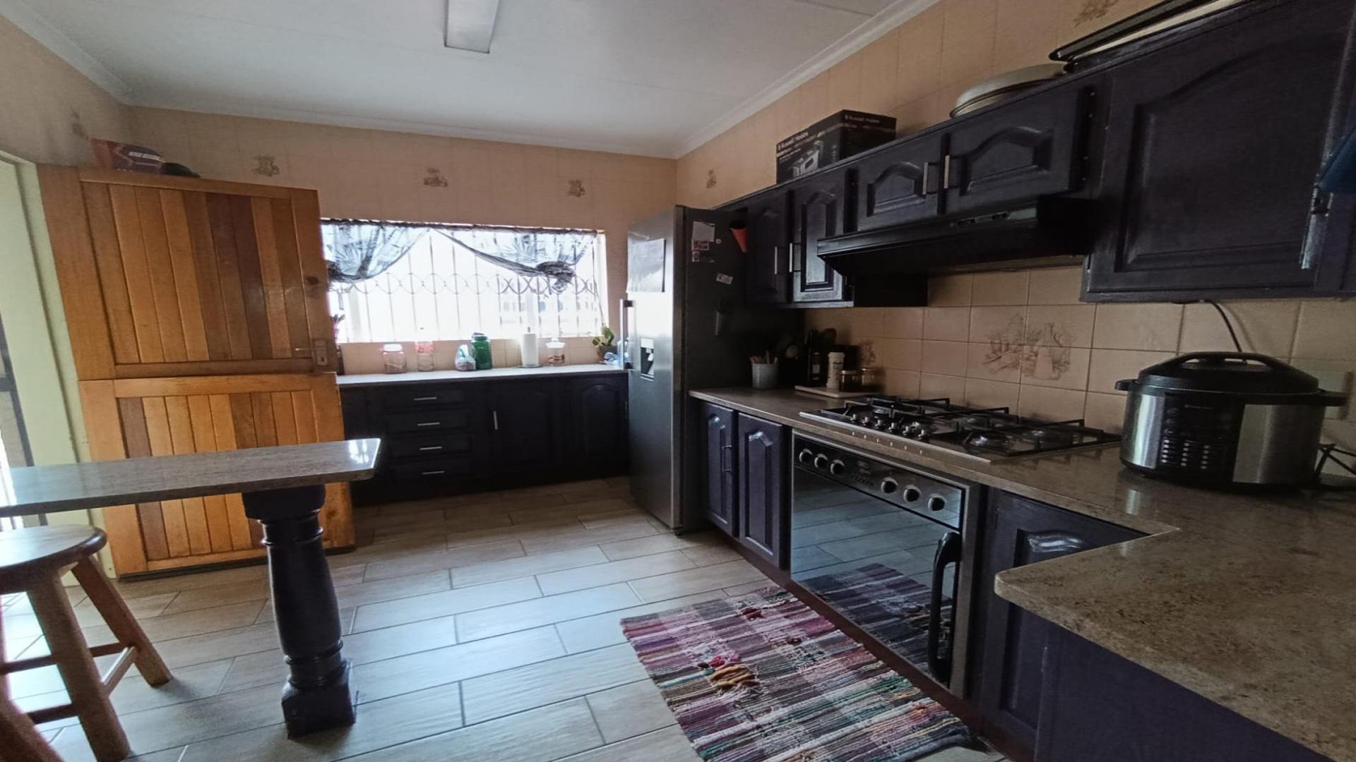Kitchen of property in Witfield