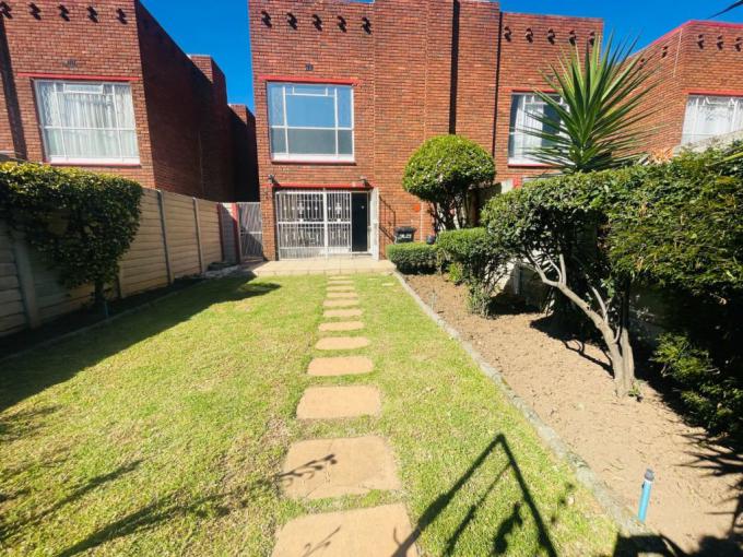 3 Bedroom Simplex for Sale For Sale in Brackenhurst - MR713894