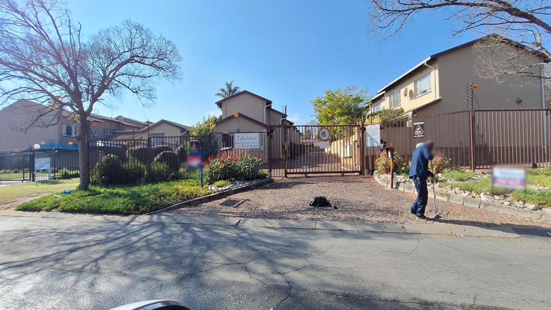 Front View of property in Malanshof
