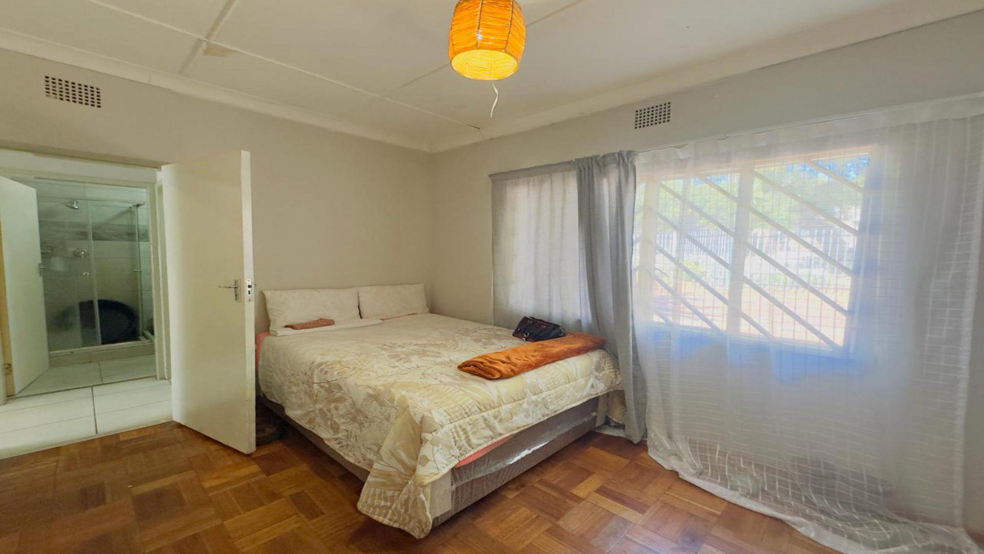 Bed Room 1 of property in Silverton