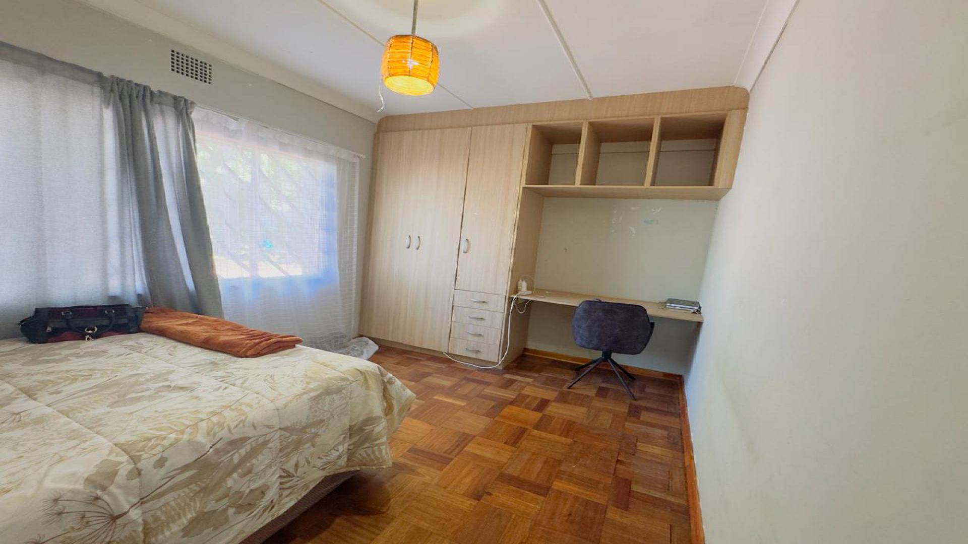 Bed Room 1 of property in Silverton