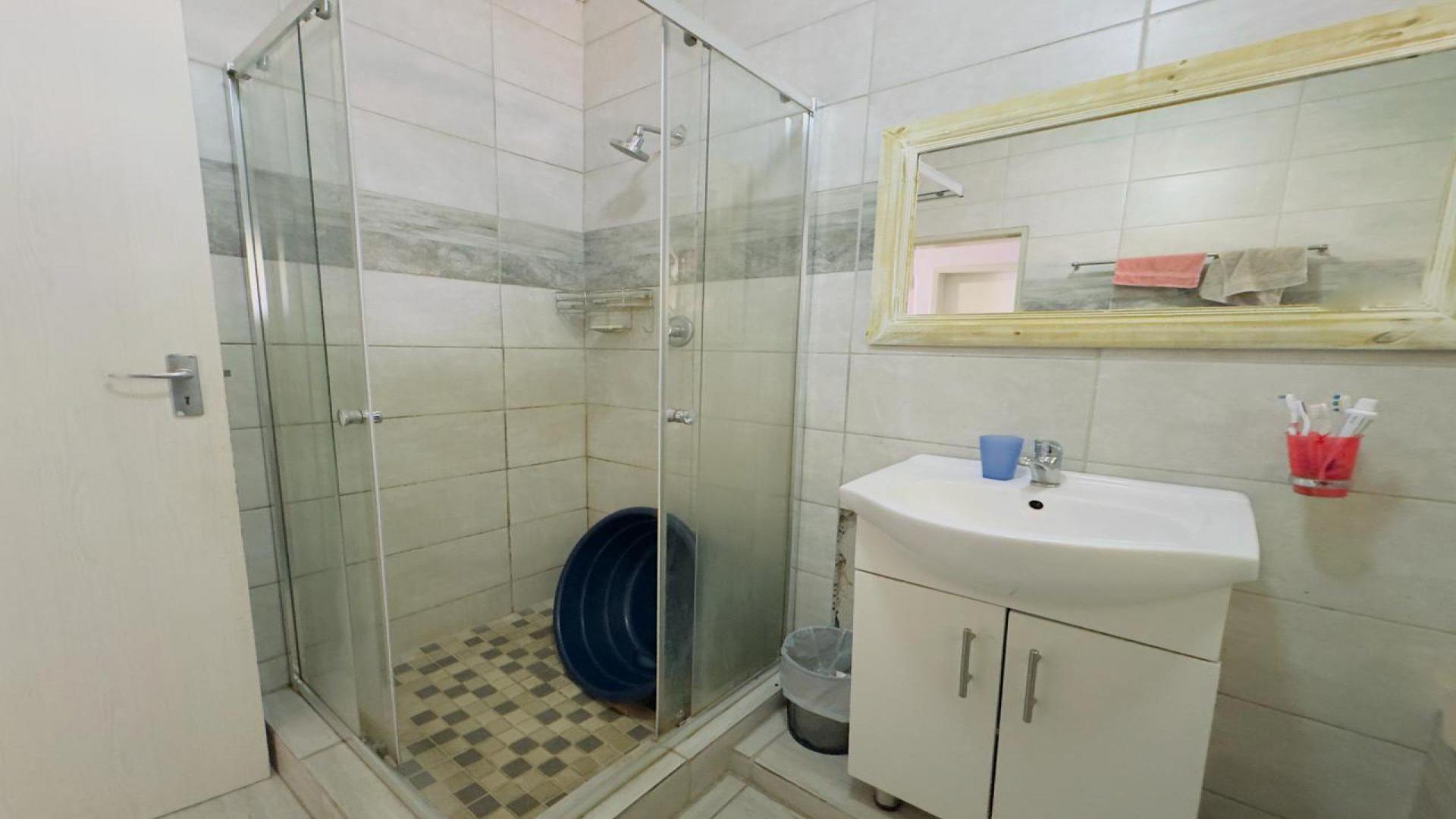 Bathroom 1 of property in Silverton