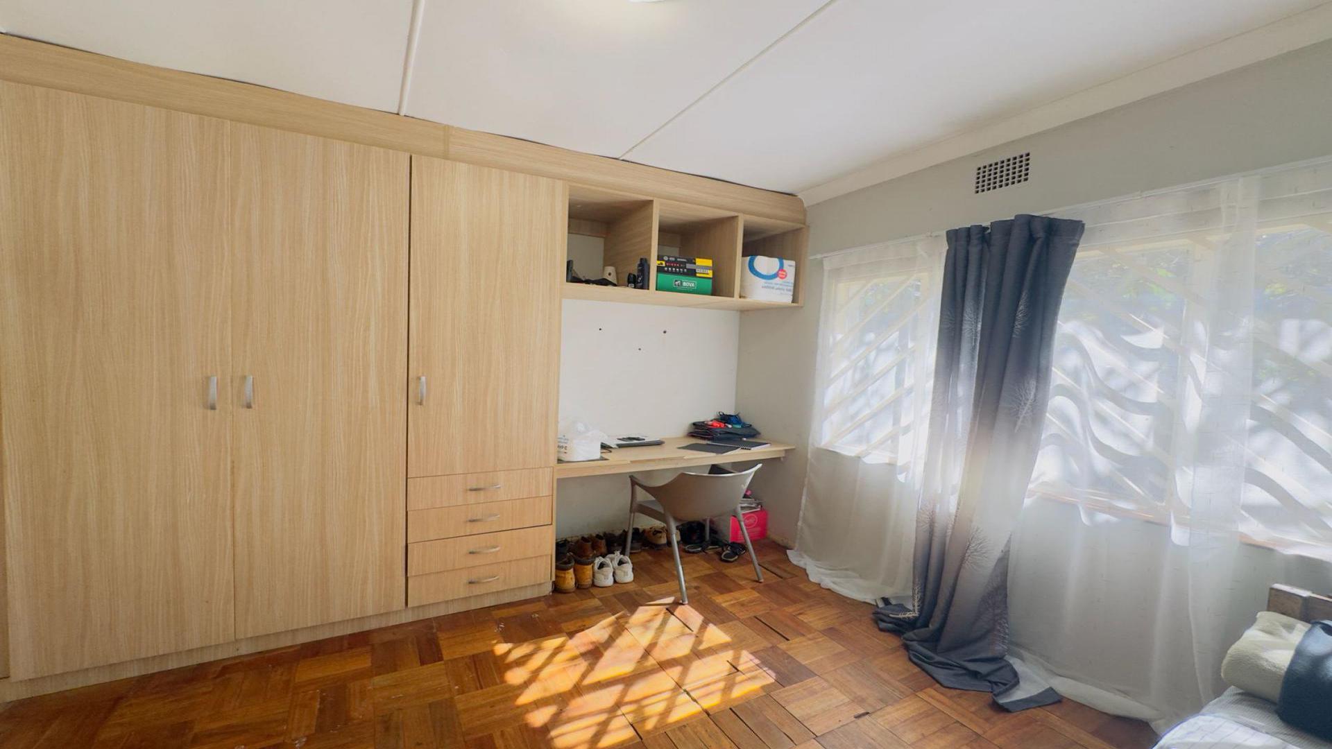 Bed Room 2 of property in Silverton