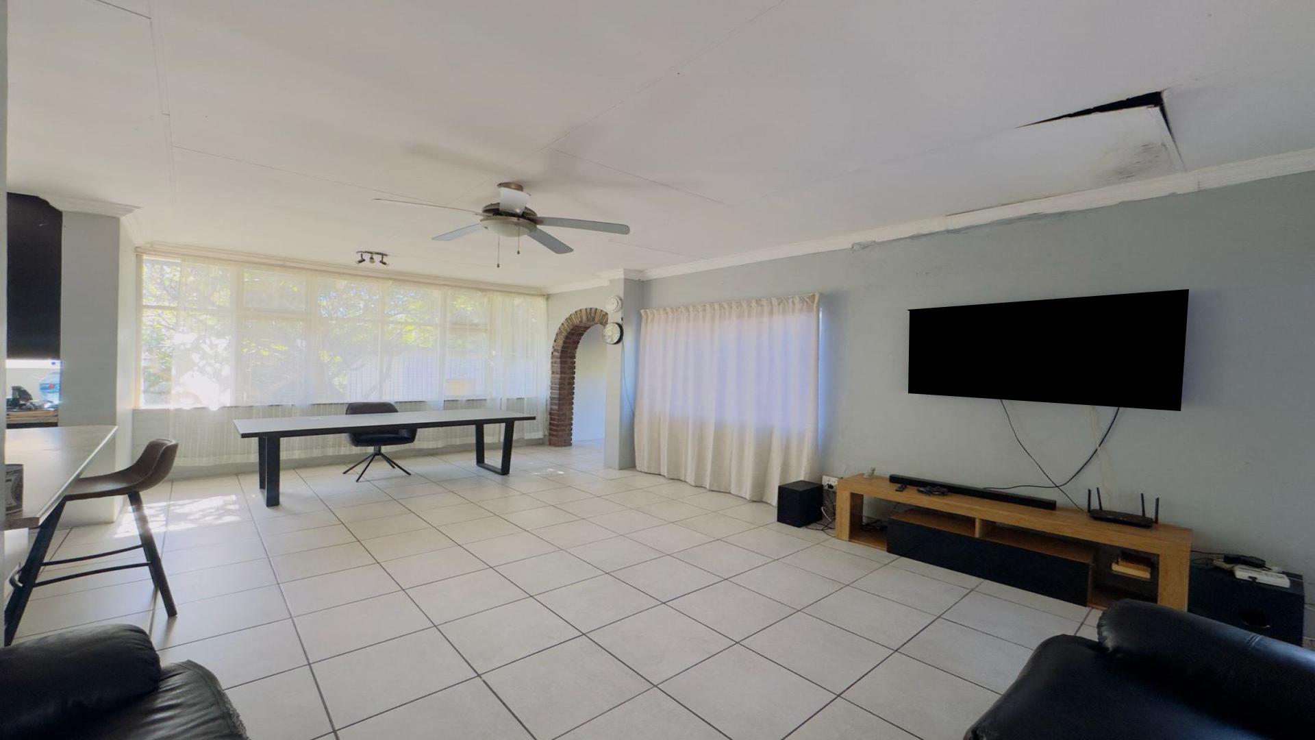 Lounges of property in Silverton