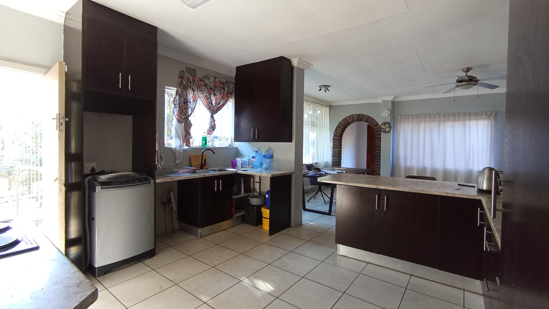 Kitchen - 18 square meters of property in Silverton