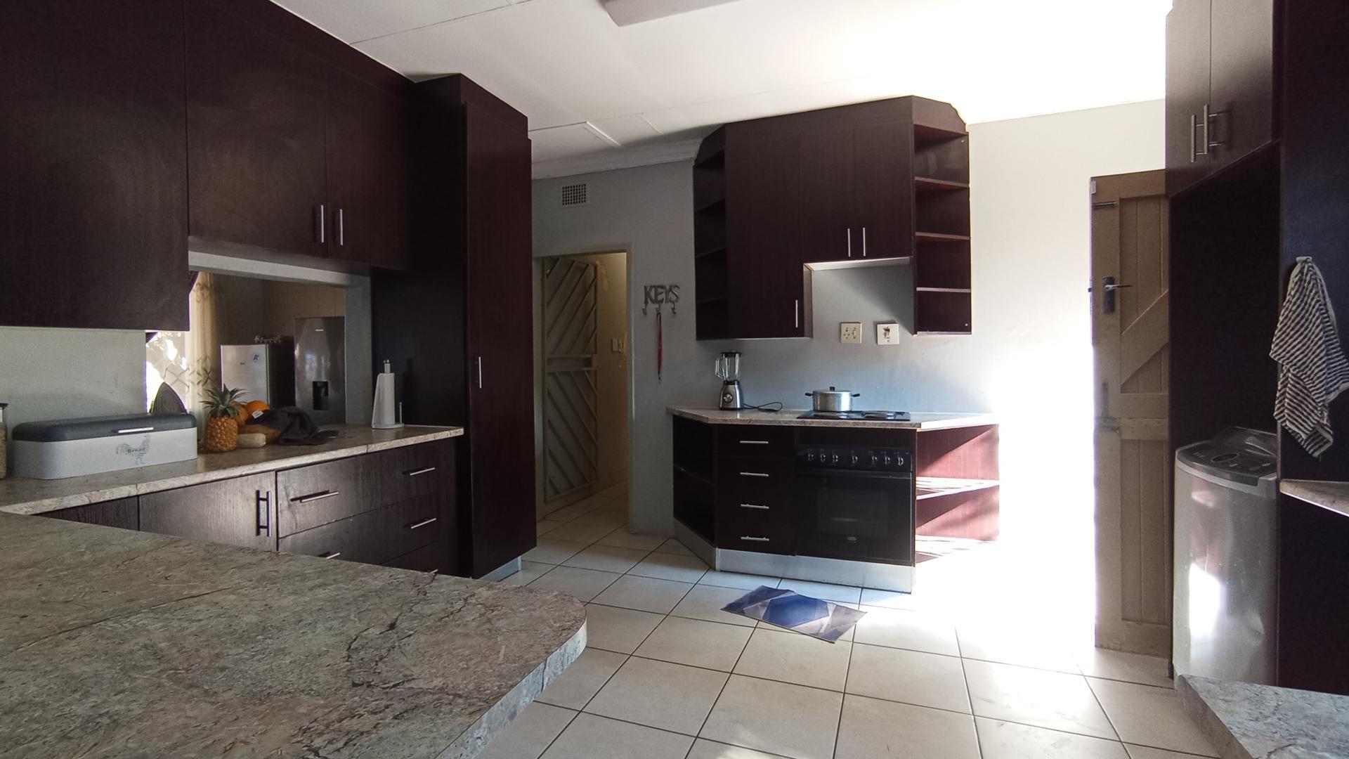 Kitchen - 18 square meters of property in Silverton