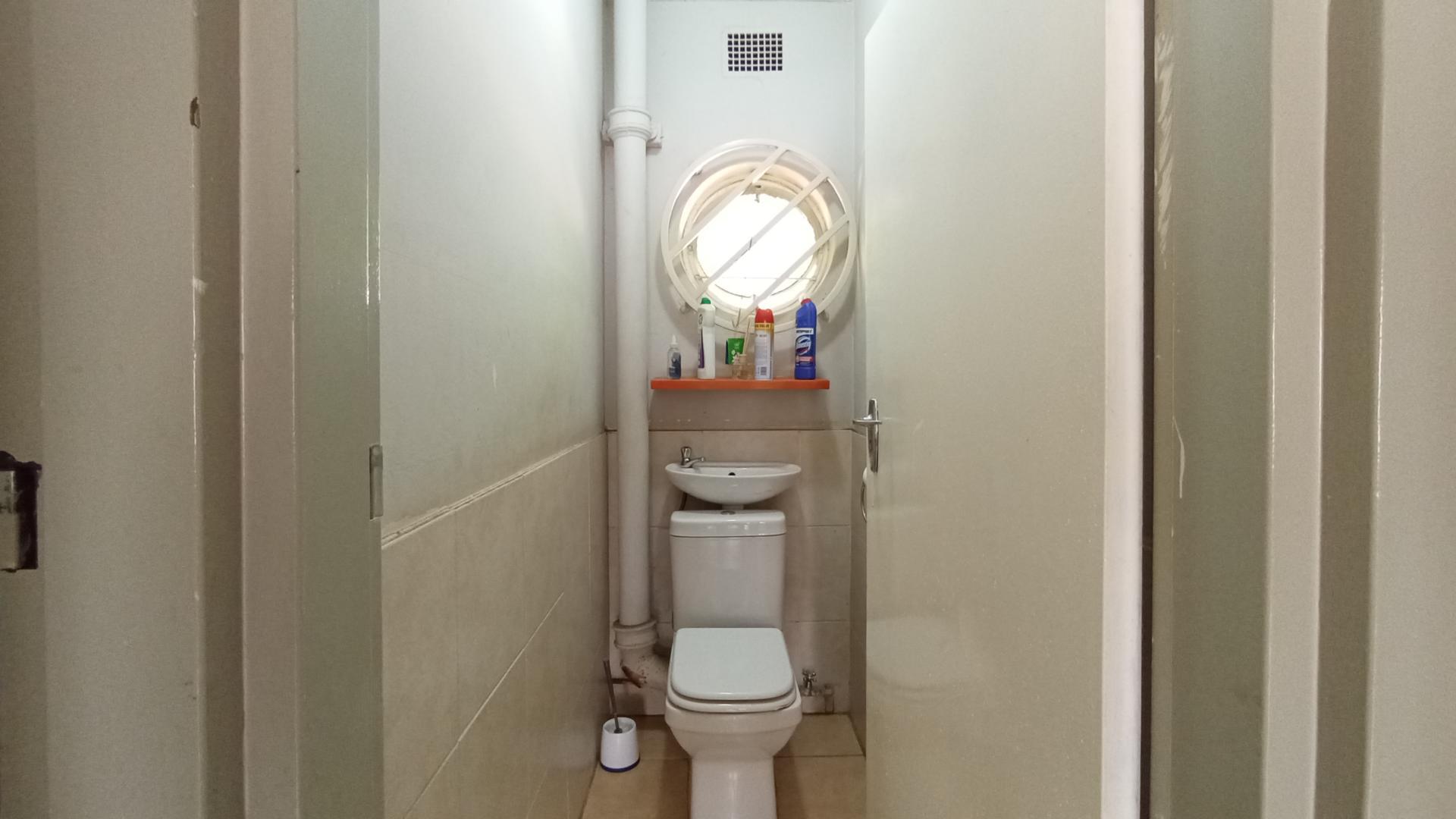 Bathroom 2 - 2 square meters of property in Silverton