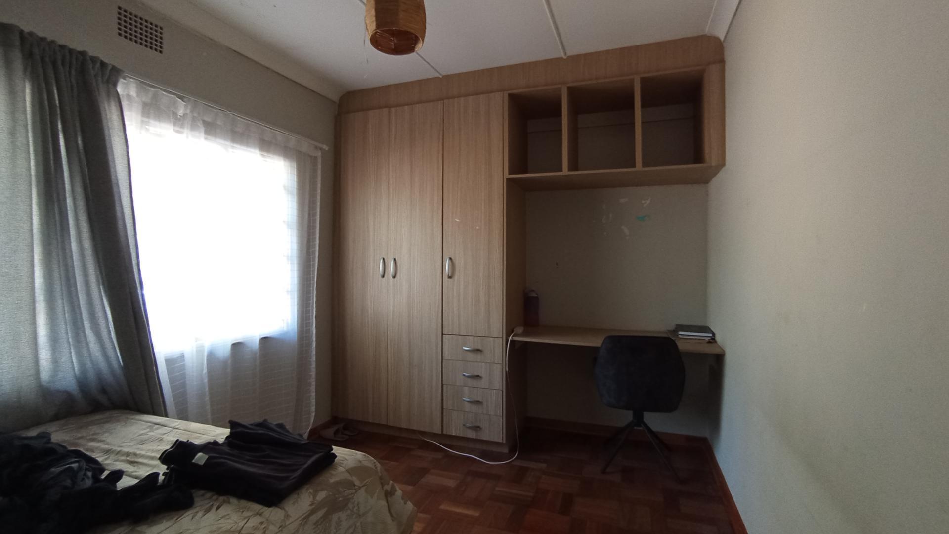 Bed Room 1 - 12 square meters of property in Silverton