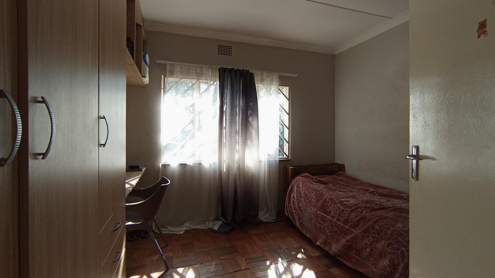 Bed Room 3 - 12 square meters of property in Silverton