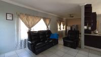 Lounges - 40 square meters of property in Silverton