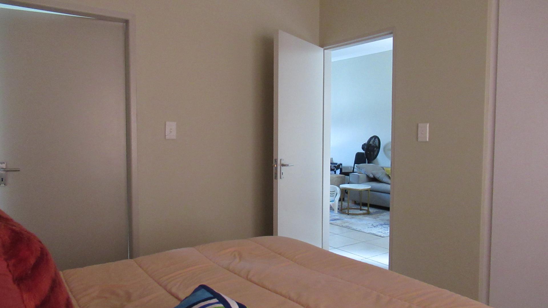 Main Bedroom - 15 square meters of property in Brentwood
