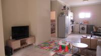 Lounges - 23 square meters of property in Brentwood