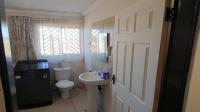 Bathroom 1 of property in Vleikop AH
