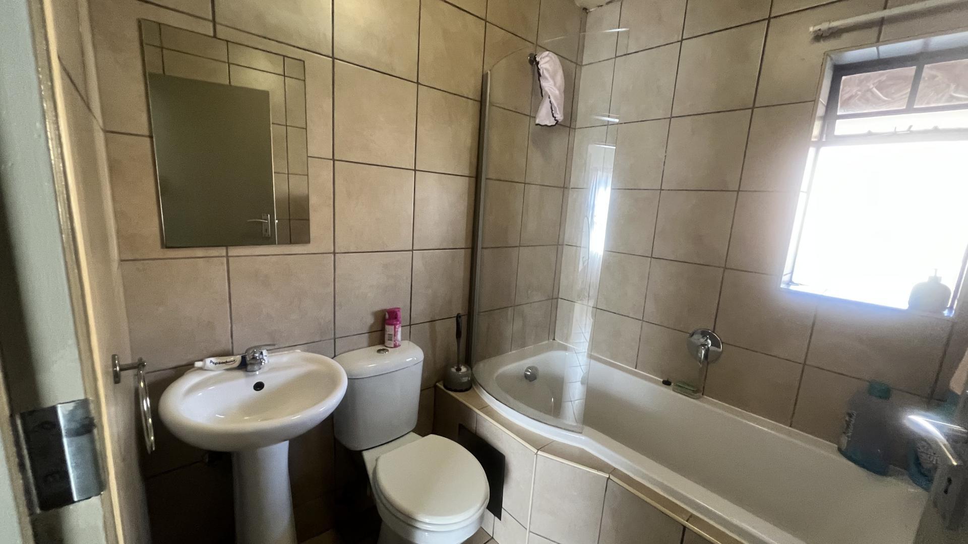 Bathroom 1 of property in Alveda
