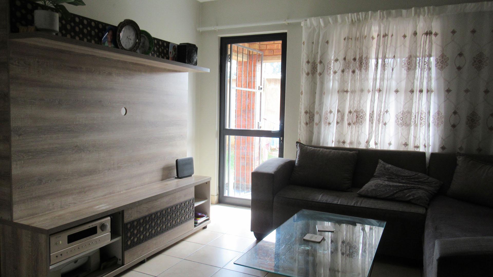 Lounges of property in Alveda