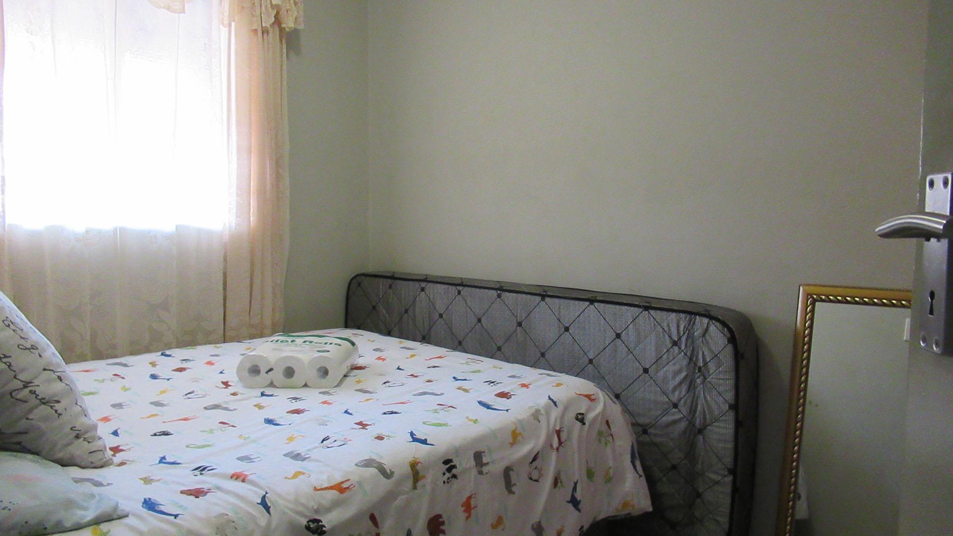Bed Room 1 - 8 square meters of property in Alveda