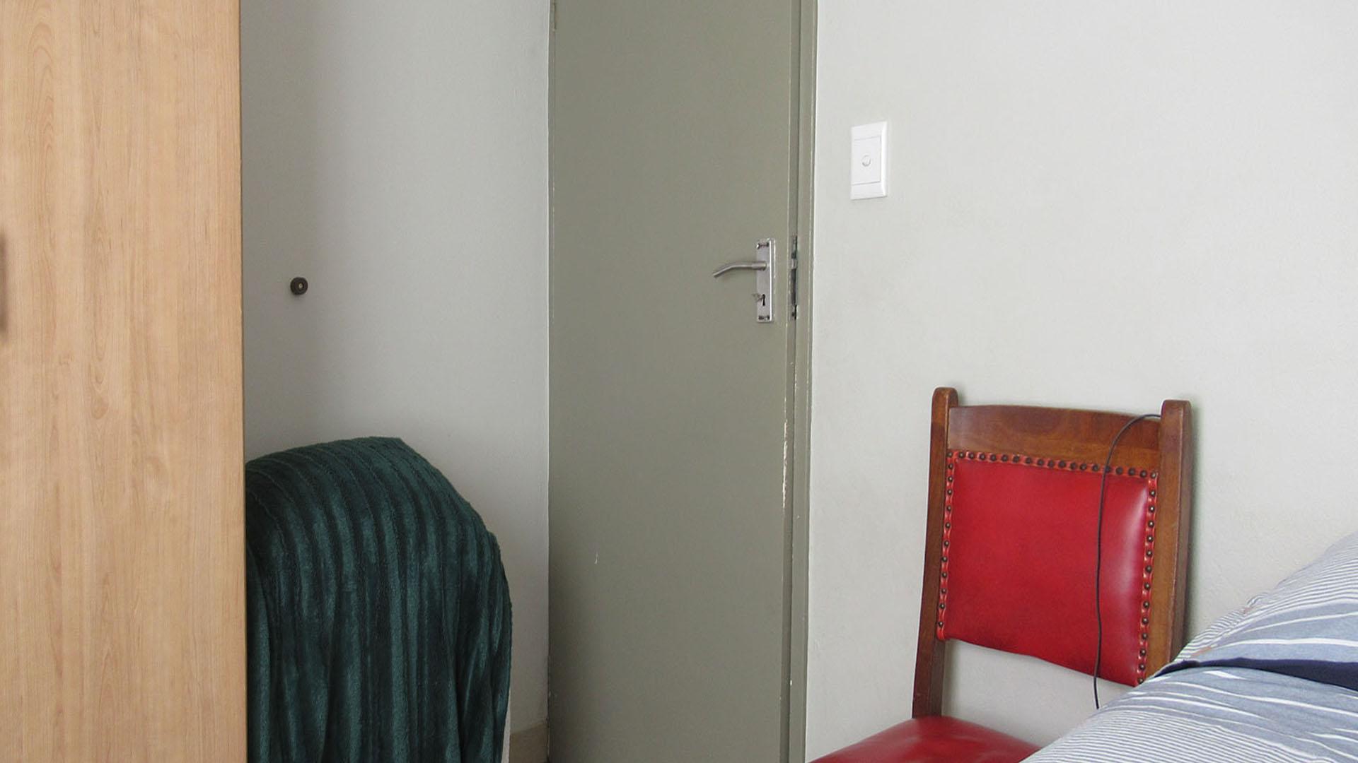 Bed Room 2 - 10 square meters of property in Alveda
