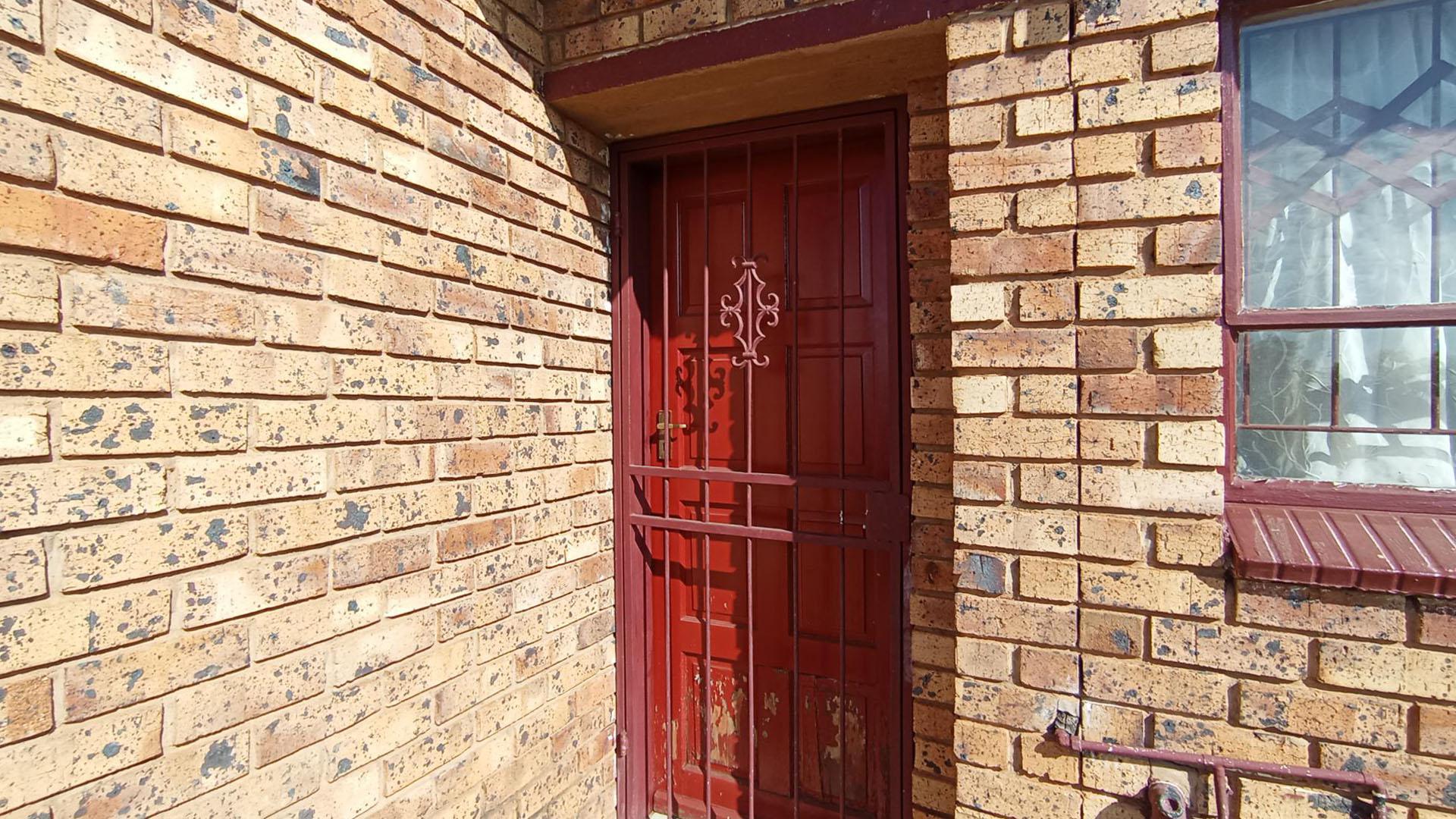 Front View of property in Karenpark