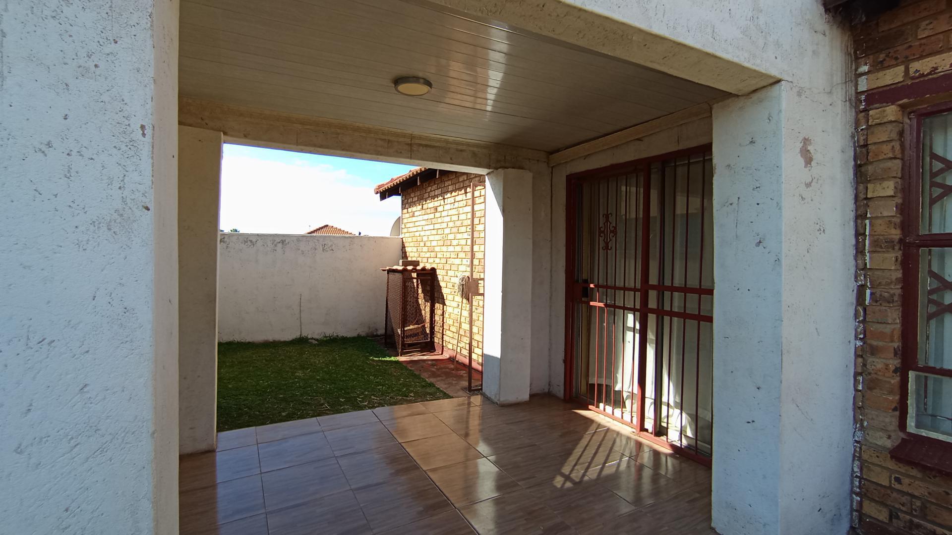 Patio - 7 square meters of property in Karenpark