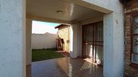 Patio - 7 square meters of property in Karenpark