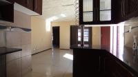 Kitchen - 9 square meters of property in Karenpark
