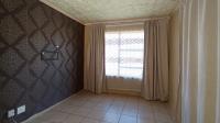 Lounges - 11 square meters of property in Karenpark