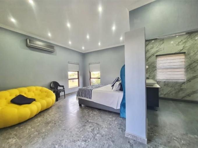 3 Bedroom Simplex for Sale For Sale in Amanzimtoti  - MR713968