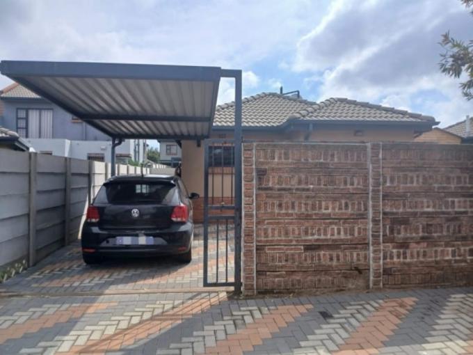2 Bedroom House for Sale For Sale in Albertsdal - MR713994