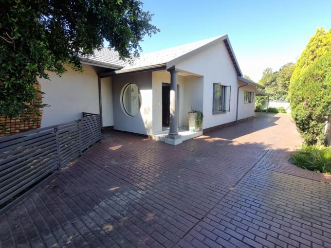 4 Bedroom House for Sale For Sale in Verwoerdpark - MR713995