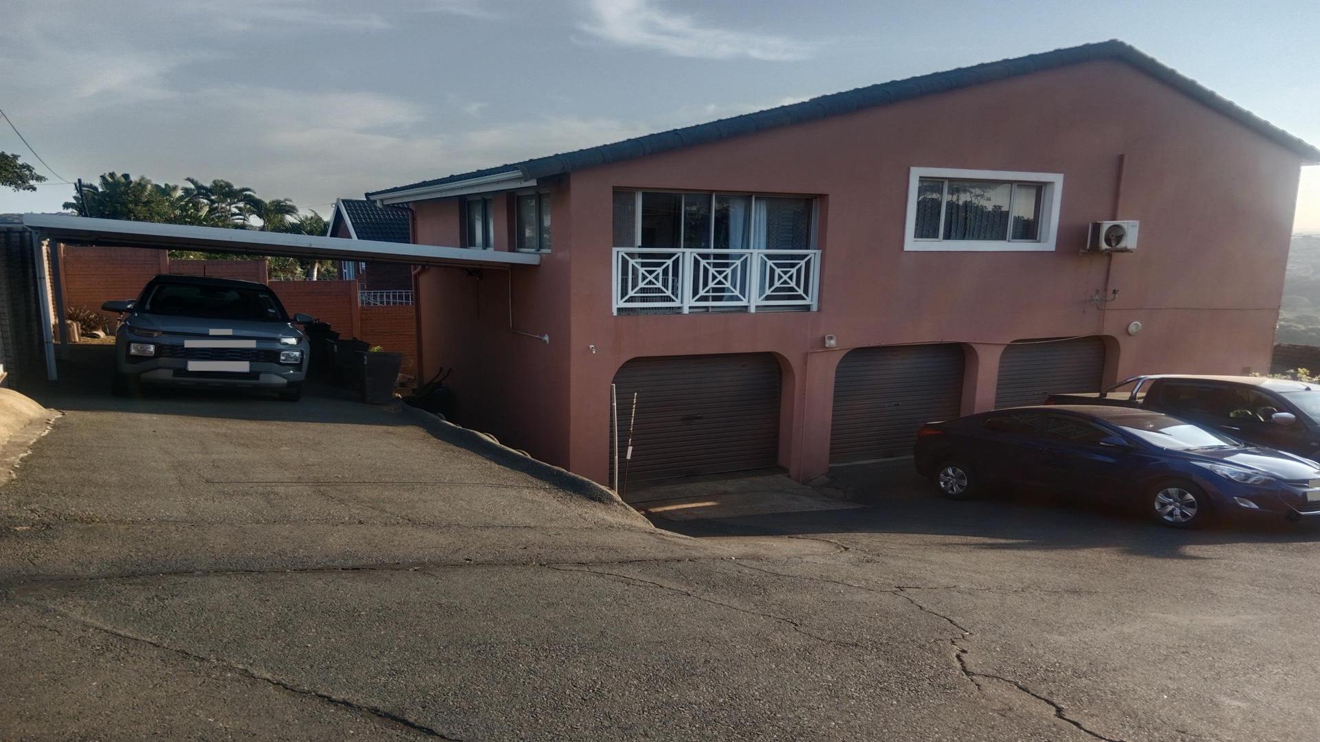 Front View of property in Bluff