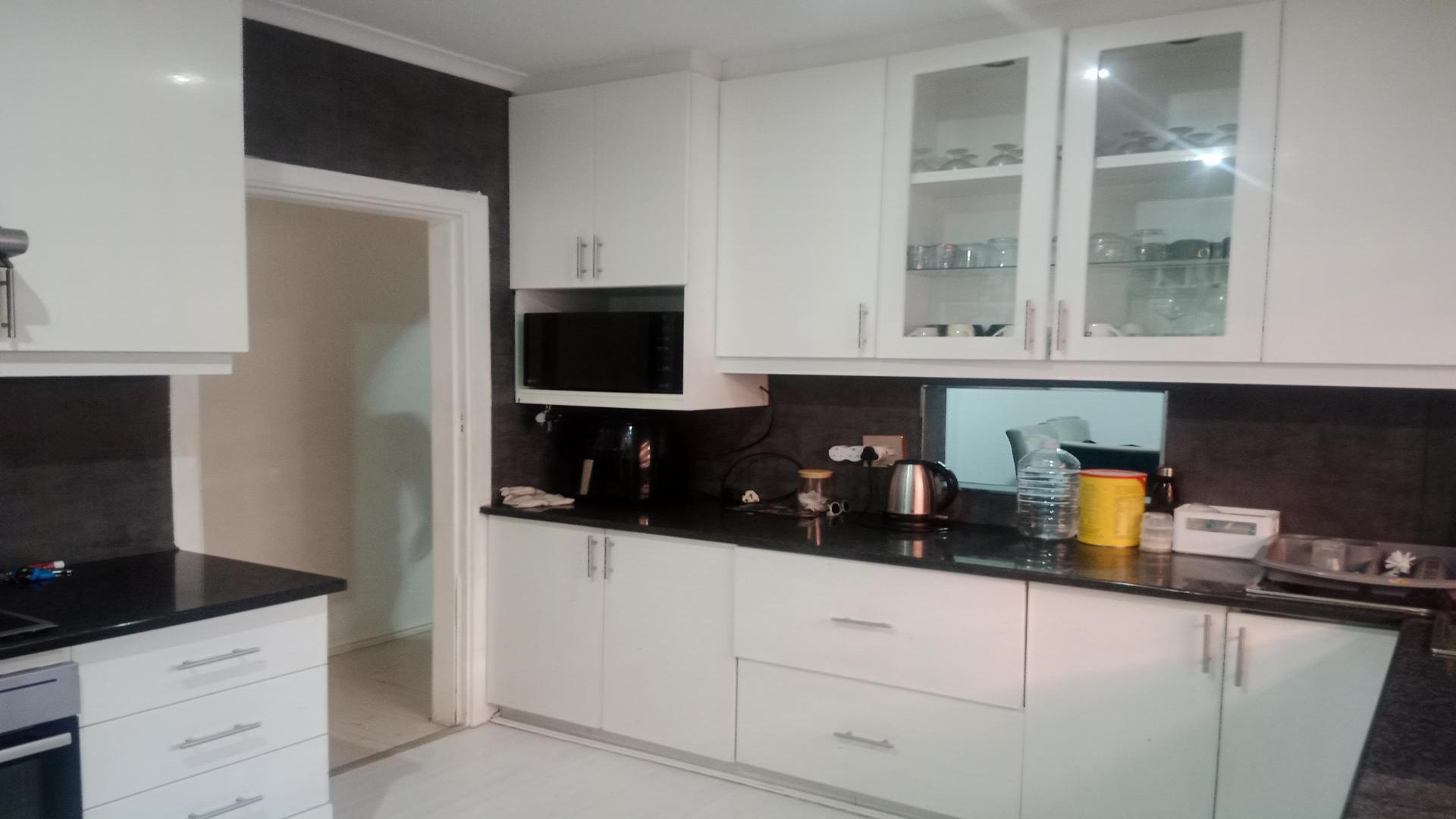Kitchen of property in Bluff
