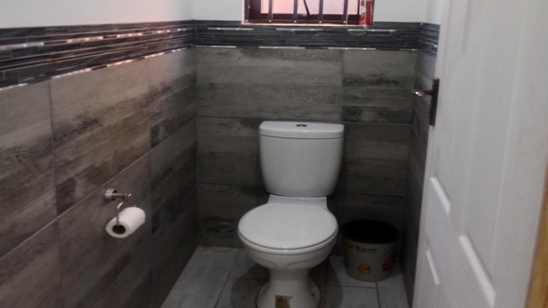 Bathroom 1 of property in Bluff