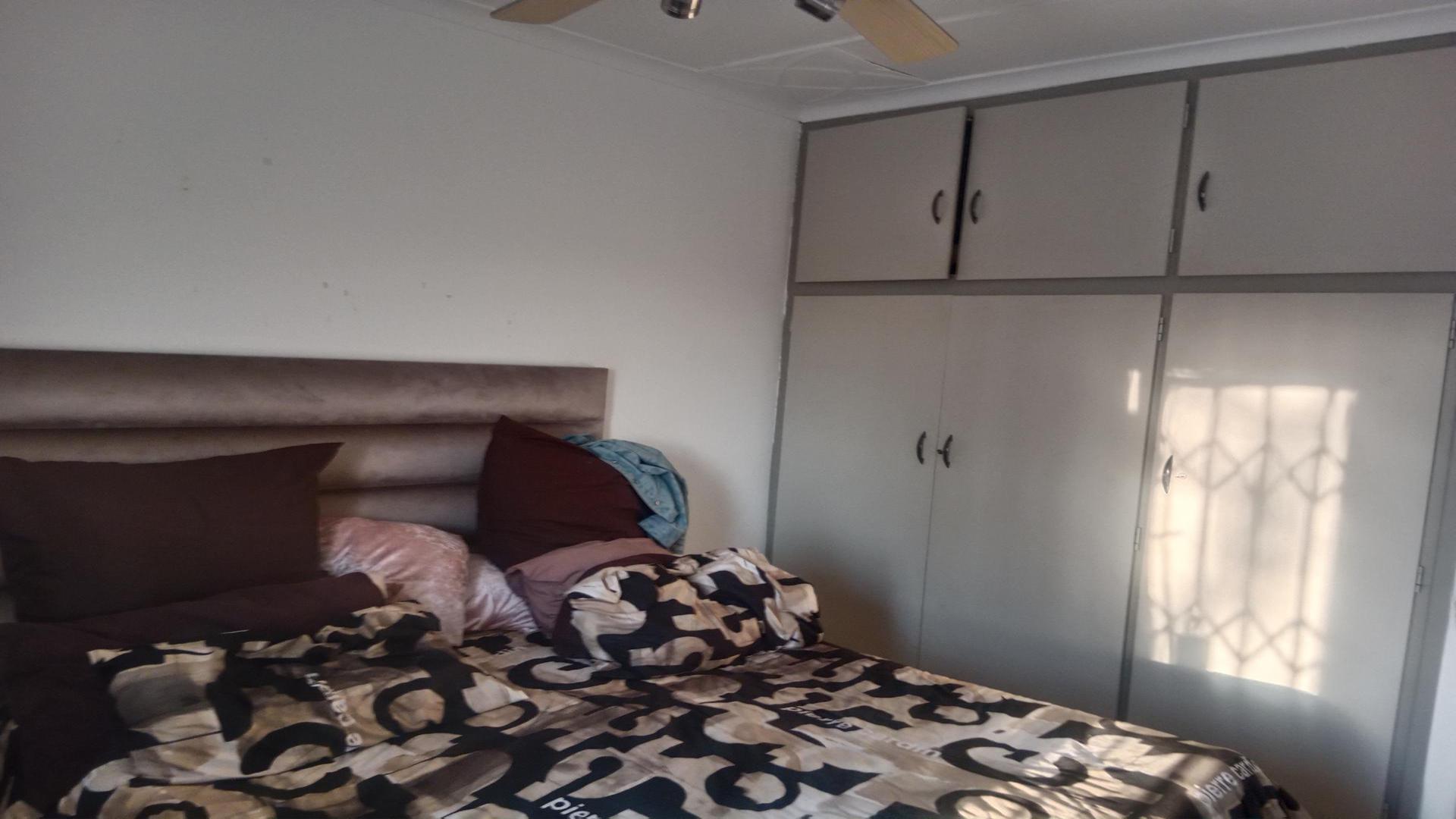 Bed Room 2 of property in Bluff