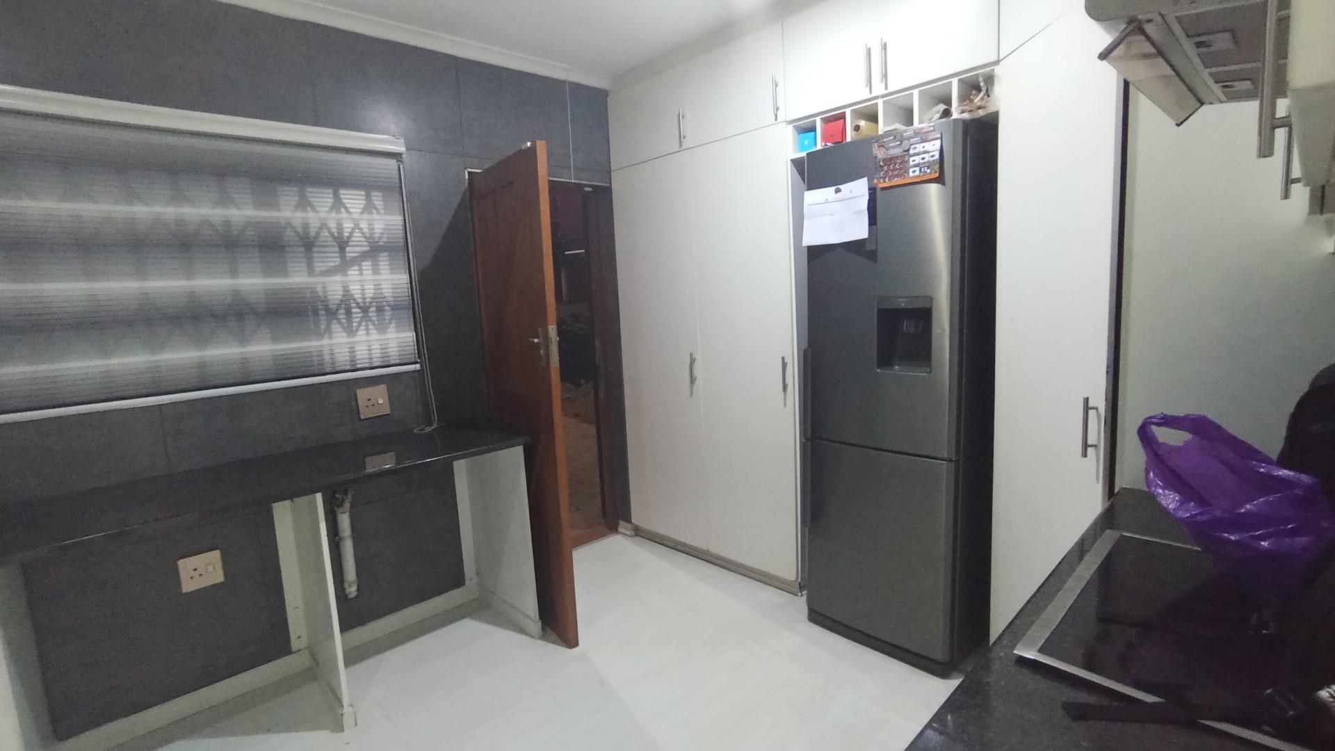 Kitchen - 23 square meters of property in Bluff